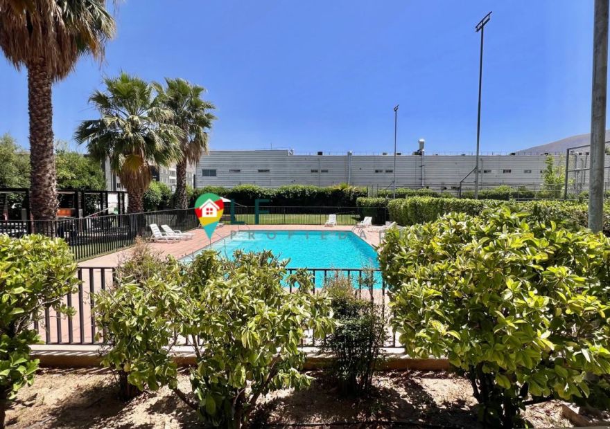 amplio dpto con vista despejada en Huechuraba, en condominio — Huechuraba